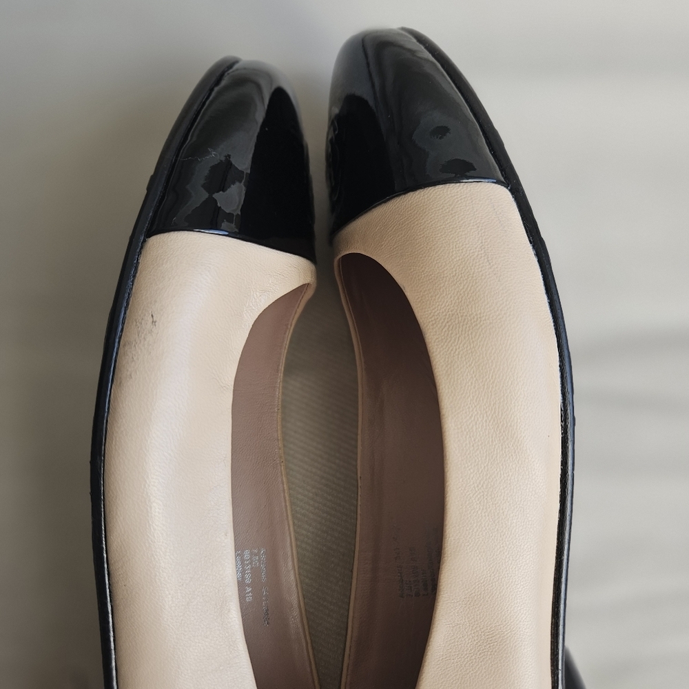 Taryn Rose Women's Rosa in Beige and Black Leather Combo Ballet Flat 7.5C - Picture 5 of 6